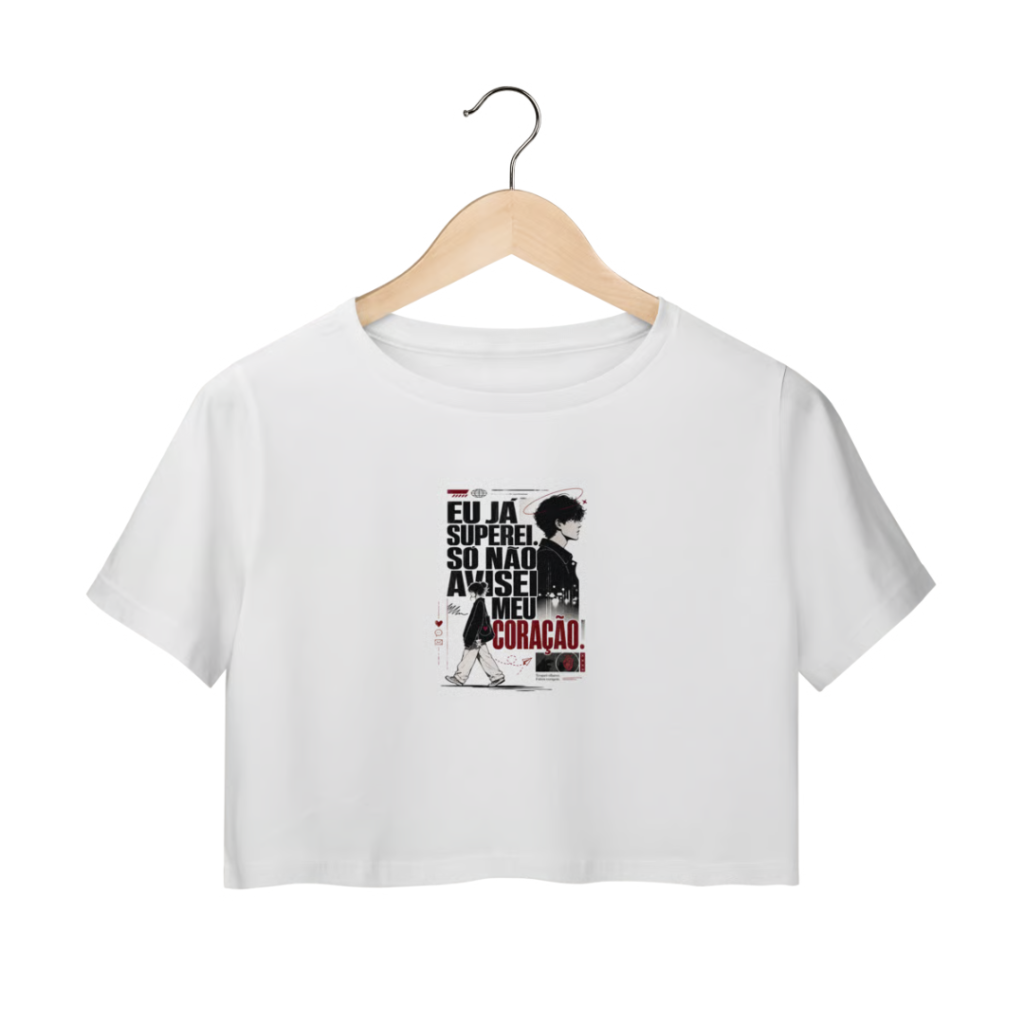 A Camisa Cropped “Eu Já Superei, Só Não Avisei o Meu Coração”